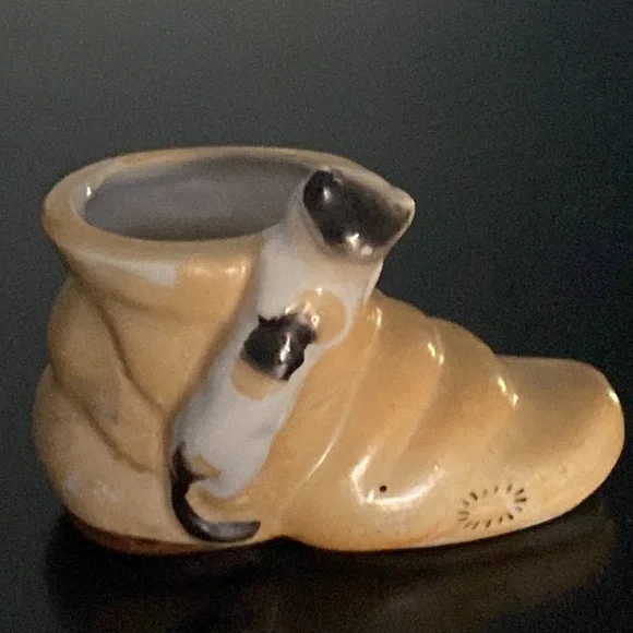 Vintage ceramic Boot with cat and hiding Mouse japan - Picture 3 of 4